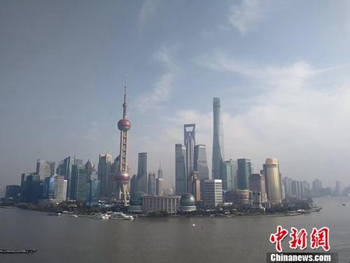 资料图：上海东方明珠建筑群。中新社记者 汤彦俊 摄