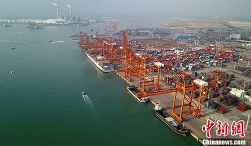 图为广西钦州保税港区码头。(资料图片)
中新社记者 俞靖 摄