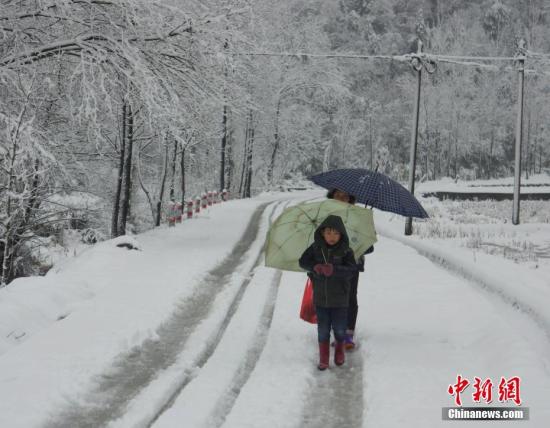 资料图：下雪天气。 中新社发 胡吉林 摄 图片来源：CNSPHOTO