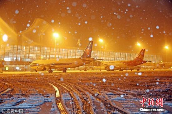 1月4日，江苏常州持续暴雪，当地气象台发布暴雪黄色预警。陈� 摄 图片来源：视觉中国