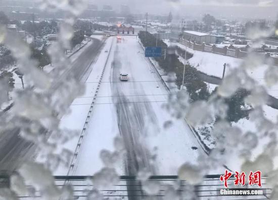 资料图：南京强降雪。 泱波 摄