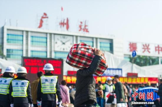 资料图：广州火车站广场。中新社记者 廖树培 摄