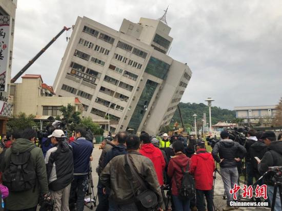 台湾花莲近海2月6日23时50分发生里氏6.5级地震。 中新社发 叶青林 摄