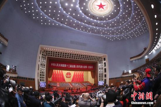 3月5日，十三届全国人大一次会议在北京人民大会堂开幕。 中新社记者 盛佳鹏 摄