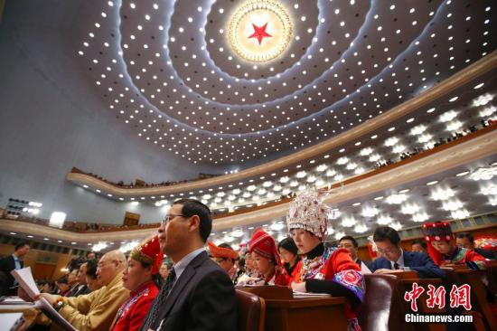 3月5日，十三届全国人大一次会议在北京人民大会堂开幕。 中新社记者 刘震 摄