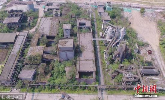 由于损毁严重，化肥厂旧址成为穿心店地震遗址，并被开辟为教育基地。图片来源：视觉中国