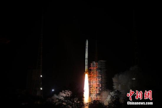 资料图：北京时间6月5日21时07分，中国在西昌卫星发射中心用长征三号甲运载火箭，成功将风云二号H气象卫星发射升空，将卫星送入预定轨道。梁珂岩 摄