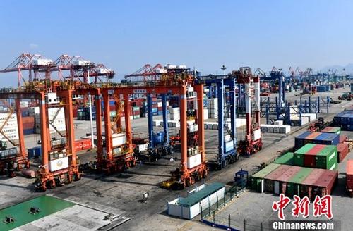资料图：贸易港口。中新社记者 吕明 摄