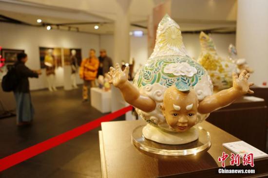 2月2日，“台湾工艺之巅”展览在台北开幕，展出62位台湾工艺家的109件作品。作品包括木工艺、陶瓷工艺、金属工艺、竹�工艺等。中新社记者 陈小愿 摄