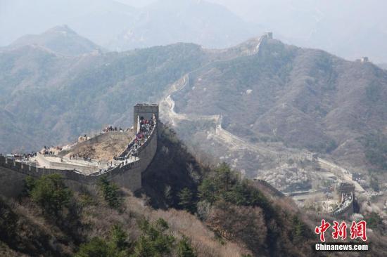 Stash of ancient bombs discovered at Badaling Great Wall in Beijing