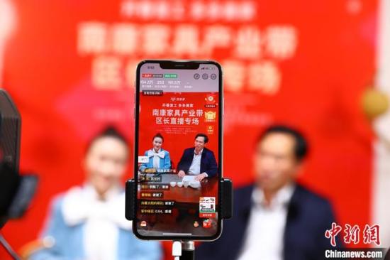 China's e-commerce giants revise consumer refund rules