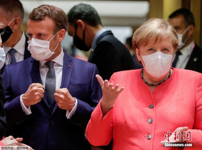 当地时间7月17日，在比利时布鲁塞尔，法国总统马克龙，德国总理默克尔出席欧盟面对面峰会。