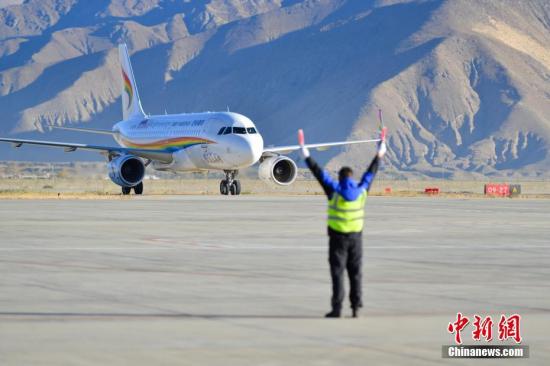 Xizang airports achieve record surge in visitors in 2023