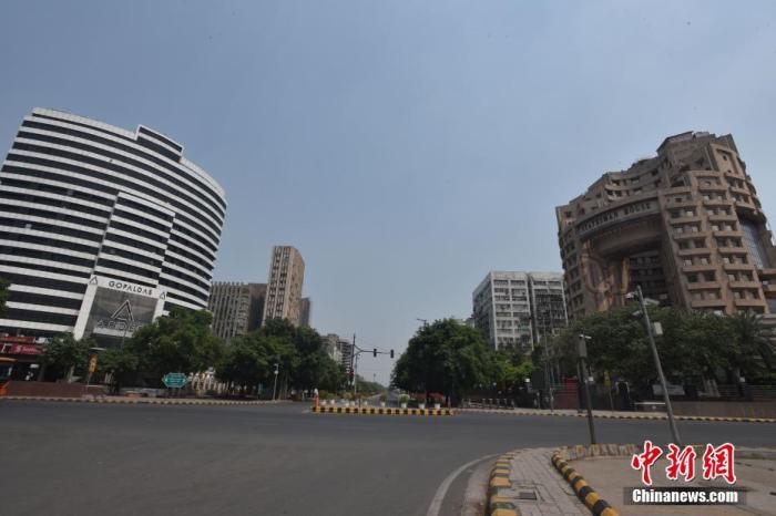 资料图：当地时间2021年5月9日，印度新德里，“封城”下的街道空无一人。 图片来源：视觉中国