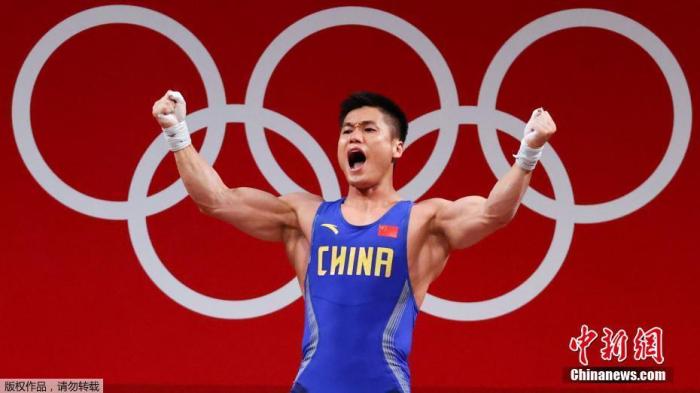 7月31日，东京奥运会男子举重81公斤级决赛中，37岁的中国选手吕小军以抓举170公斤、挺举204公斤、总成绩374公斤的成绩夺得冠军，其中抓举、挺举、总成绩均打破奥运纪录。这是中国代表团本届奥运会的第21金。