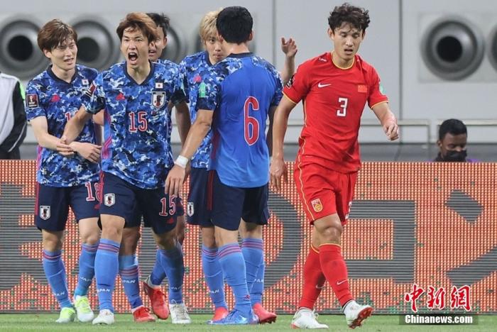世预赛亚洲区12强赛次轮比赛中，中国男足一球小负日本吃下第二场败仗。图片来源：视觉中国