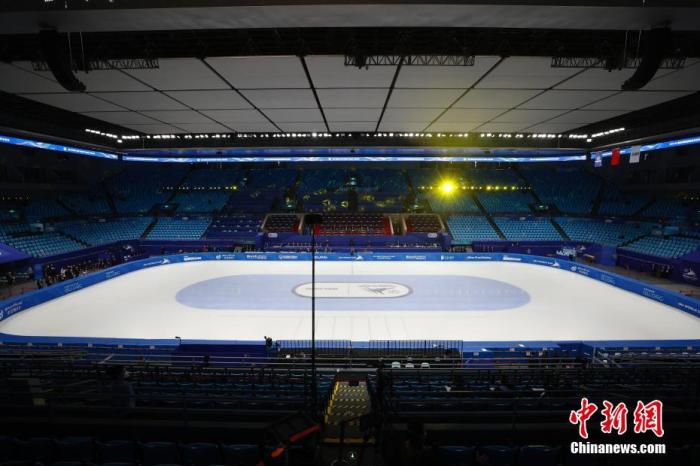 10月23日，相约北京2021/2022国际滑联短道速滑世界杯北京站比赛继续在北京首都体育馆进行。 中新社记者 富田 摄