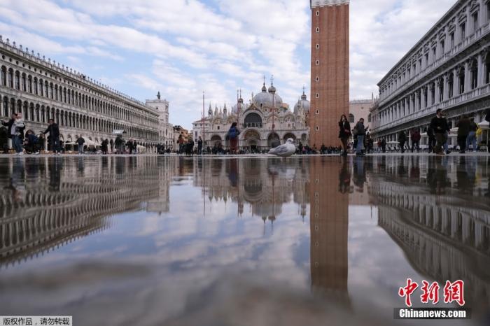 当地时间2021年11月7日，意大利威尼斯，当地迎来季节性高水位，圣马可广场遭水淹。