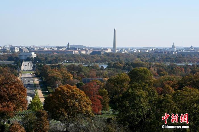 当地时间11月10月，美国首都华盛顿秋色渐浓。 中新社记者 陈孟统 摄