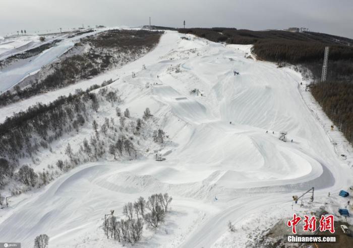 北京2022年冬奥会张家口赛区云顶滑雪公园。图片来源：ICphoto