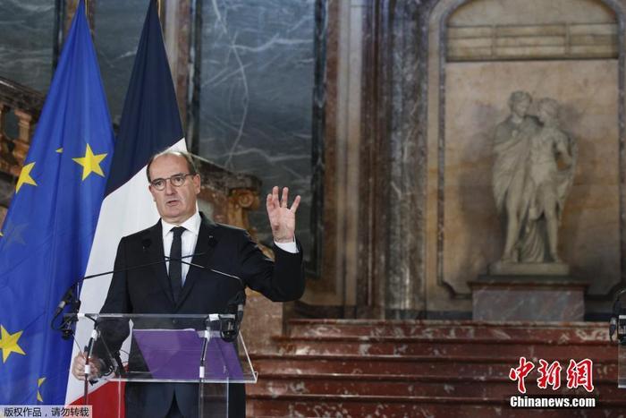 当地时间11月22日，法国总理卡斯泰在比利时首都布鲁塞尔发表演说。