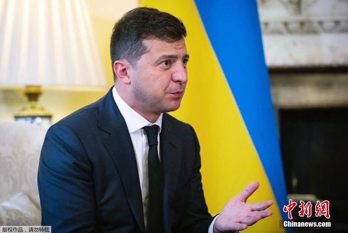 乌克兰总统泽连斯基签署命令 要求全国性公共电视台统一播出内容
