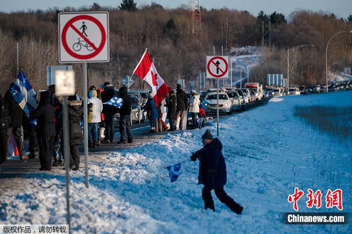 当地时间1月29日，加拿大首都渥太华爆发多达数千人的抗议活动，反对政府的新冠限制措施。