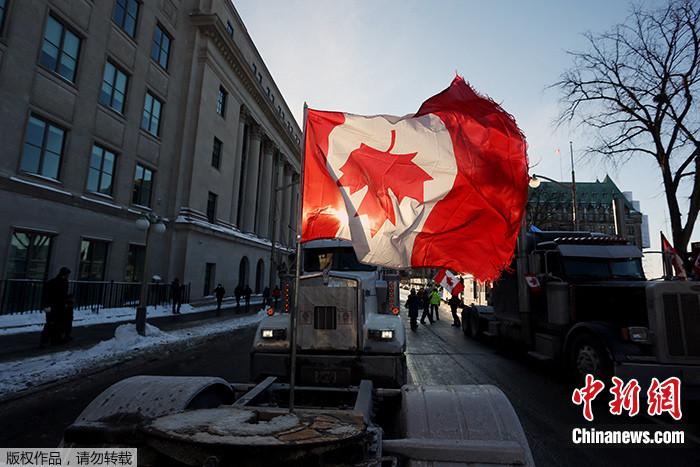 当地时间1月29日，加拿大首都渥太华爆发多达数千人的抗议活动，反对政府的新冠限制措施。