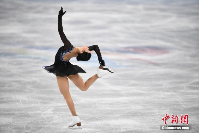 2月6日，美国选手陈楷雯在比赛中。当日，北京2022年冬奥会花样滑冰团体赛女子单人滑短节目比赛在首都体育馆举行。 中新社记者 李骏 摄