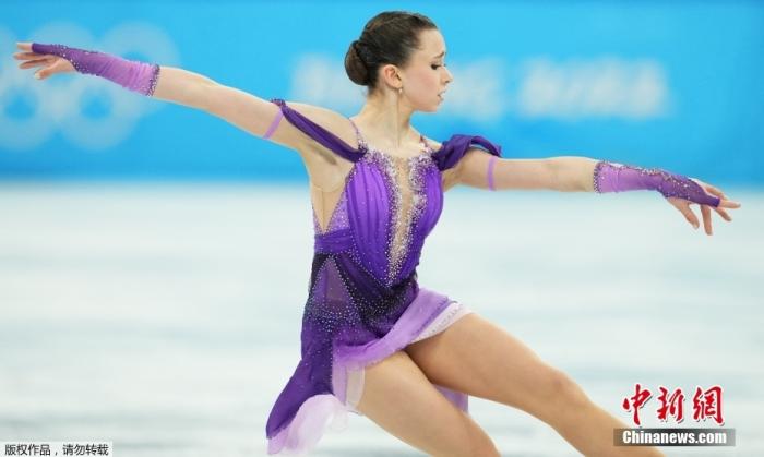 资料图：俄罗斯奥运代表队选手瓦利耶娃在北京冬奥会花样滑冰比赛中。