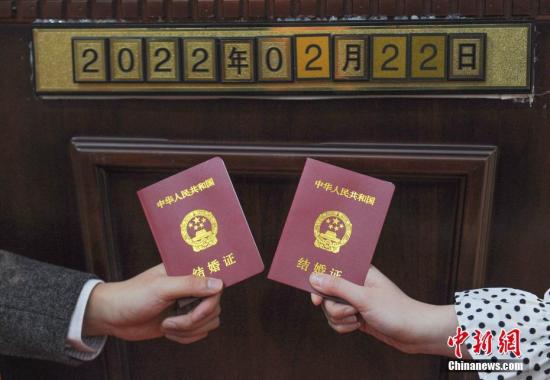 China's marriage registrations fall in Q1