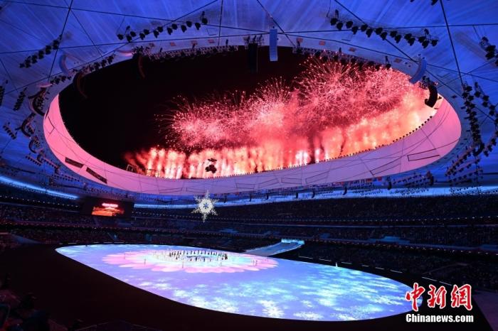 3月4日，北京2022年冬残奥会开幕式在北京国家体育场举行。图为焰火表演。 中新社记者 蒋启明 摄