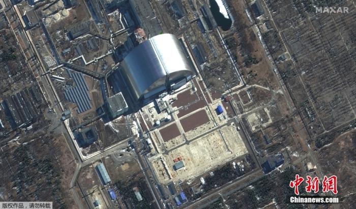 3月11日消息，俄罗斯能源部副部长格拉布恰克表示，目前由俄罗斯武装部队控制的切尔诺贝利核电站已在白俄罗斯电力工程师的帮助下恢复电力供应。图为切尔诺贝利核电站。
