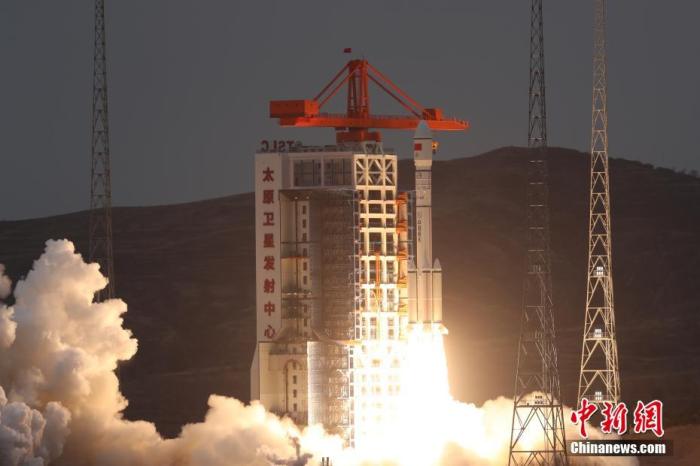 北京时间3月29日17时50分，中国在太原卫星发射中心成功发射长征六号改运载火箭，搭载发射的浦江二号和天鲲二号卫星顺利进入预定轨道，发射任务获得圆满成功。图为发射现场。郑斌 供图