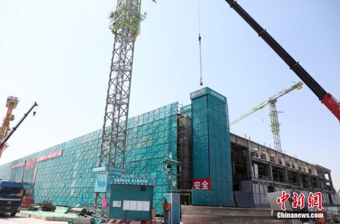 图为4月3日，正在建设中的雄安城市计算（超算云）中心项目。 中新社记者 韩冰 摄