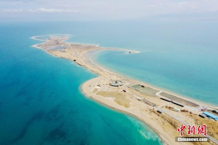 资料图为航拍青海湖。（无人机照片） 中新社记者 李江宁 摄
