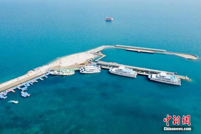 资料图为航拍青海湖。（无人机照片） 中新社记者 李江宁 摄
