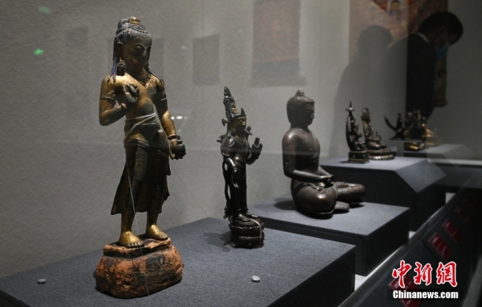 图为西藏博物馆新馆展出的佛造像文物。 中新社记者 赵朗 摄