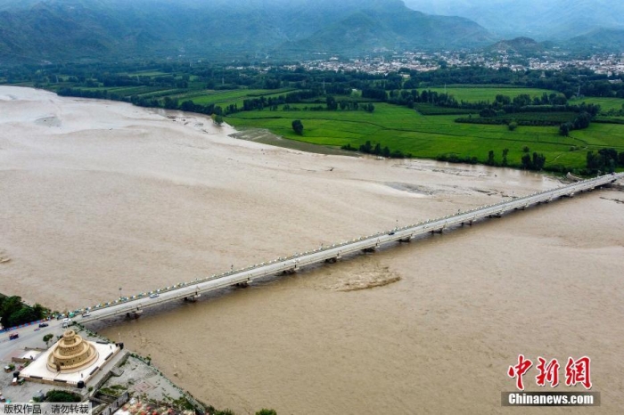 巴基斯坦最近一段时间以来，强降雨引发洪水等灾害。巴政府官员称进入“国家紧急状态”。