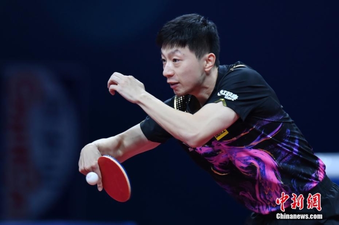 10月9日，四川成都，2022年第56届国际乒联世界乒乓球团体锦标赛(决赛)·成都迎来第十个比赛日。中国男团3：0胜德国夺冠。图为中国男子乒乓球队员马龙在比赛中。 中新社记者 安源 摄