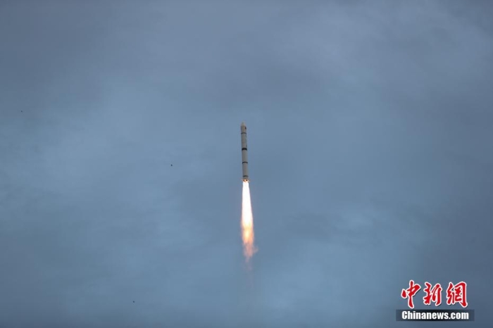 北京时间10月13日6时53分，我国在太原卫星发射中心使用长征二号丙运载火箭，成功将5米S-SAR 01星发射升空，卫星顺利进入预定轨道，发射任务获得圆满成功。许春雷 供图