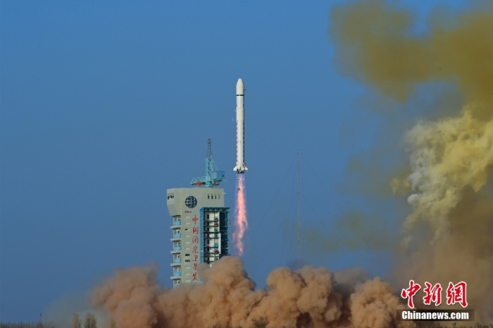 北京时间10月29日9时01分，中国在酒泉卫星发射中心使用长征二号丁运载火箭，成功将试验二十号C星发射升空，卫星顺利进入预定轨道，发射任务获得圆满成功，该卫星主要用于空间环境监测等新技术在轨验证试验。汪江波 摄