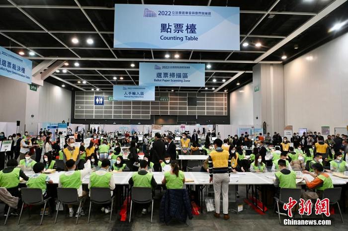 香港特首冀新当选立法会议员共创建设性议政环境