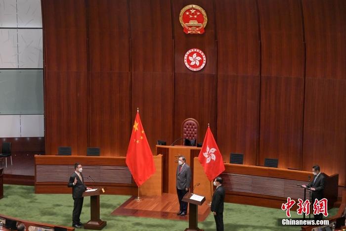 香港特区立法会4名新议员宣誓就任 李家超监誓
