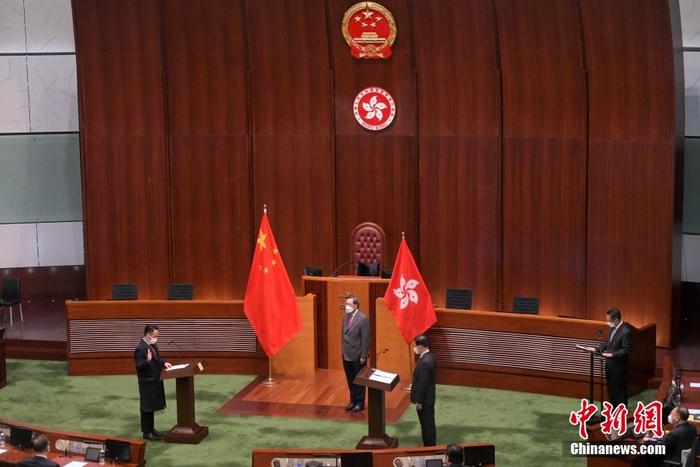 香港特区立法会4名新议员宣誓就任 李家超监誓
