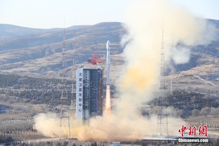 北京时间12月27日15时37分，中国在太原卫星发射中心使用长征四号乙运载火箭，成功将高分十一号04星发射升空，卫星顺利进入预定轨道，发射任务获得圆满成功。该卫星主要用于国土普查、城市规划、土地确权、路网设计、农作物估产和防灾减灾等领域。此次任务是长征系列运载火箭的第457次飞行。王晓虎 摄
