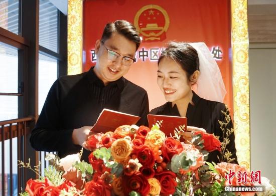 Chinese population of first marriage dropped to bellow 11 mln for first time in 2022