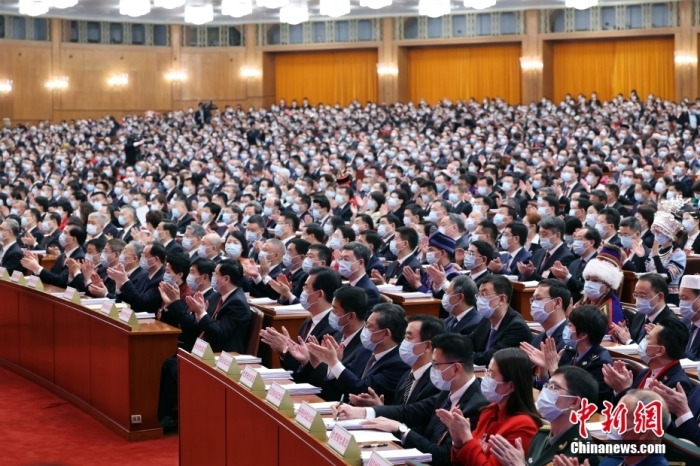 3月5日，十四届全国人大一次会议在北京人民大会堂开幕。<a target='_blank' href='/'>中新社</a>记者 盛佳鹏 摄