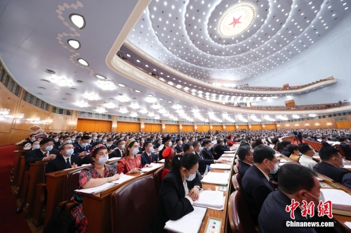 3月5日，十四届全国人大一次会议在北京人民大会堂开幕。<a target='_blank' href='/'>中新社</a>记者 盛佳鹏 摄