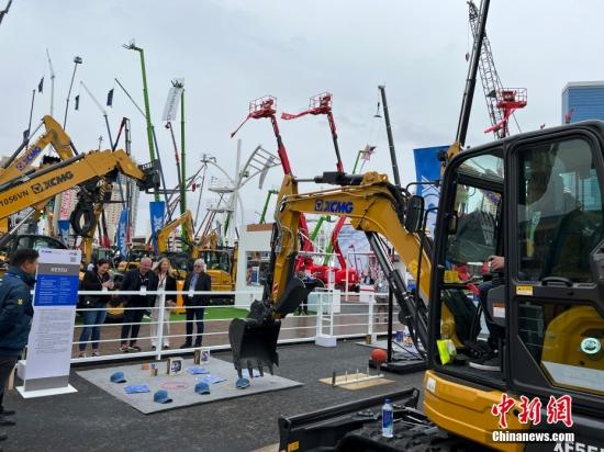 China's manufacturers embrace transition to green, smart construction equipment